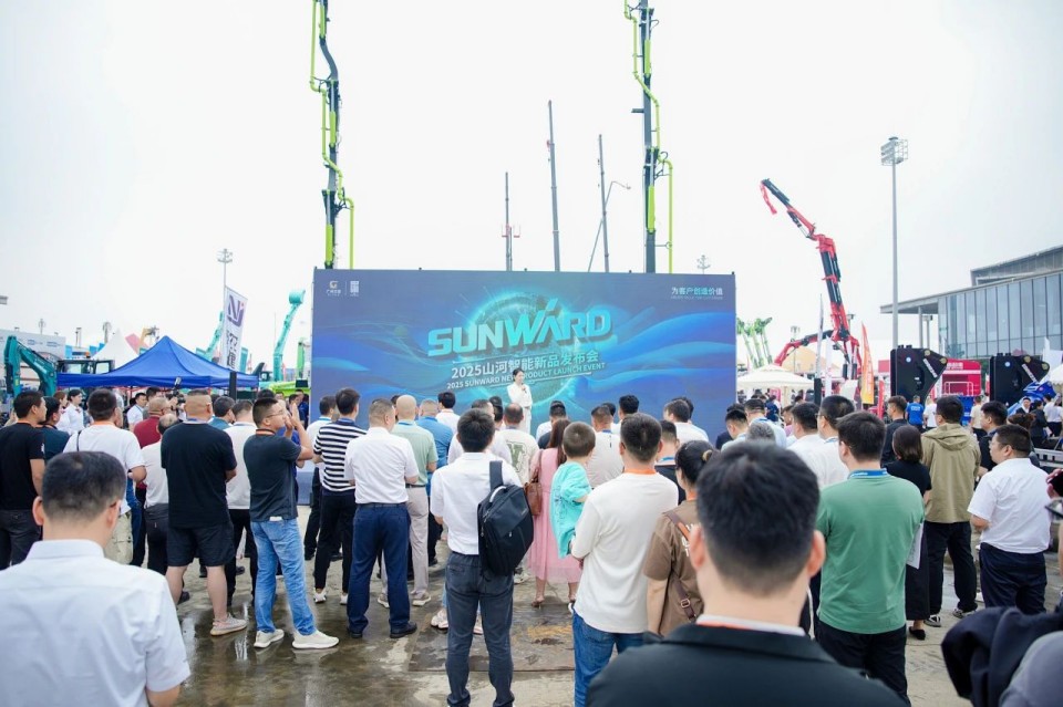 2025 CICEE | 圆满收官！龙8头号玩家智能展区亮点精彩回首