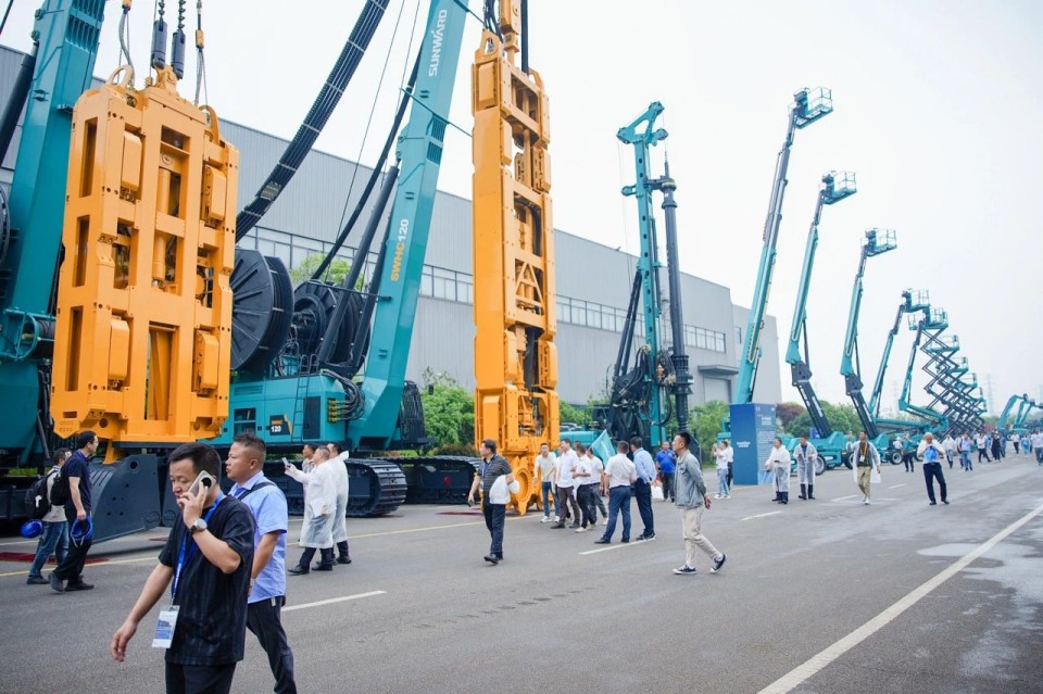 2025 CICEE | 圆满收官！龙8头号玩家智能展区亮点精彩回首