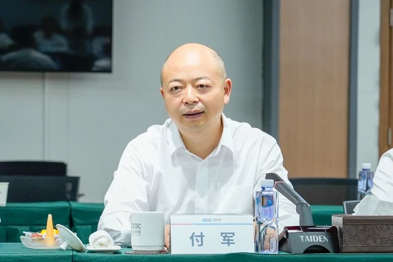 龙8头号玩家智能与易普力公司深化战略相助，，，，，，，共筑混装装备手艺转化新标杆