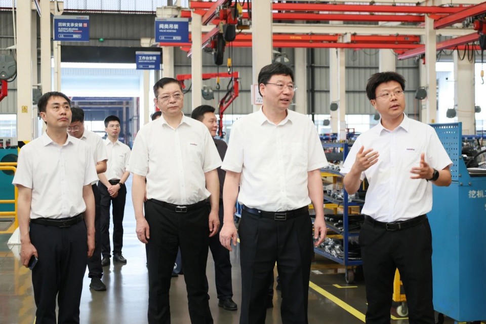 中国工程院院士、中南林业科技大学党委书记吴义强一行到龙8头号玩家智能开展访企拓岗活动