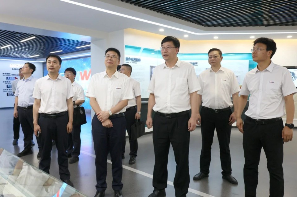 中国工程院院士、中南林业科技大学党委书记吴义强一行到龙8头号玩家智能开展访企拓岗活动