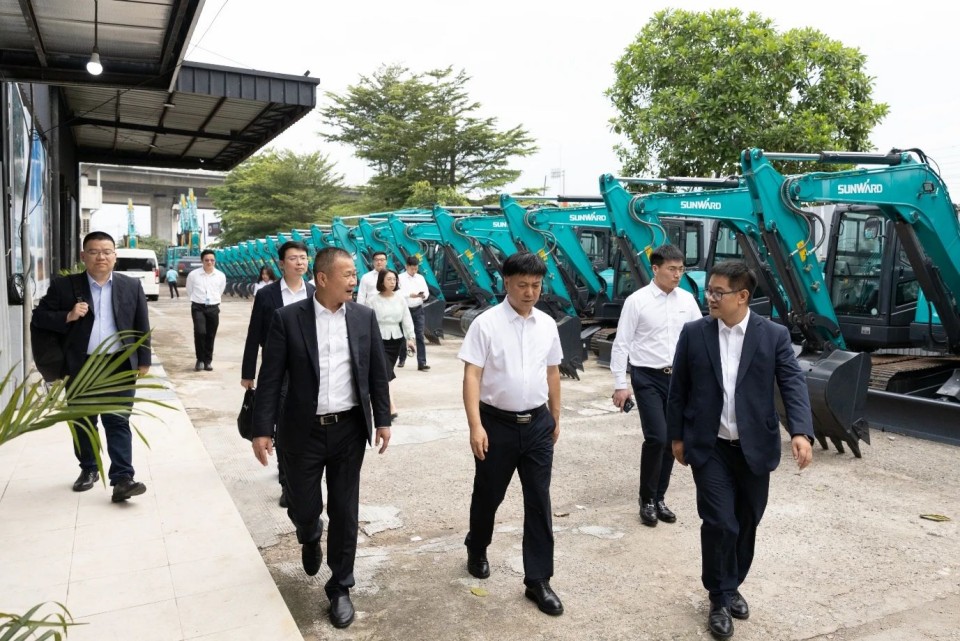 广州工控集团党委书记、董事长景广军率队考察龙8头号玩家智能印尼子公司