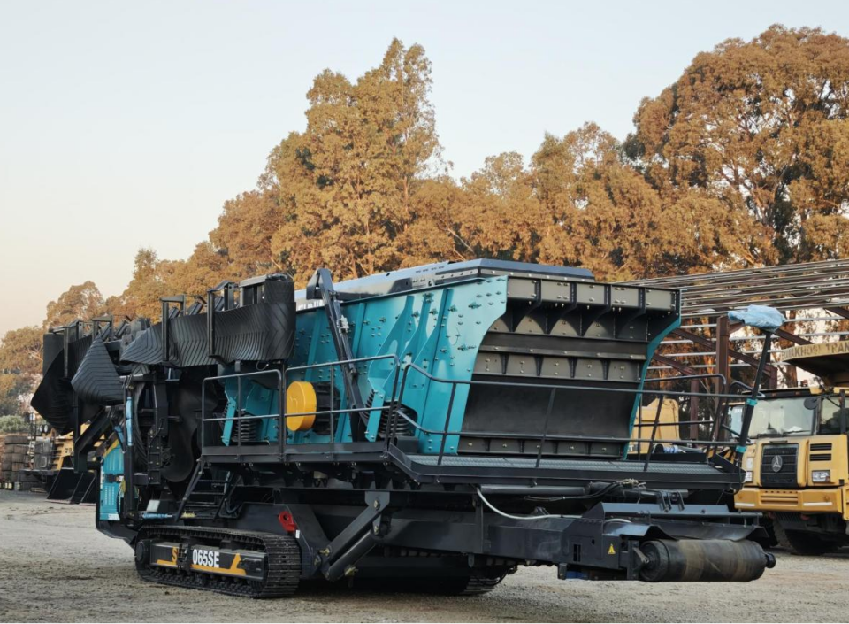 龙8头号玩家智能破碎筛分成套装备乐成上岸非洲市场。。。。。，，，，共绘相助共赢新篇章