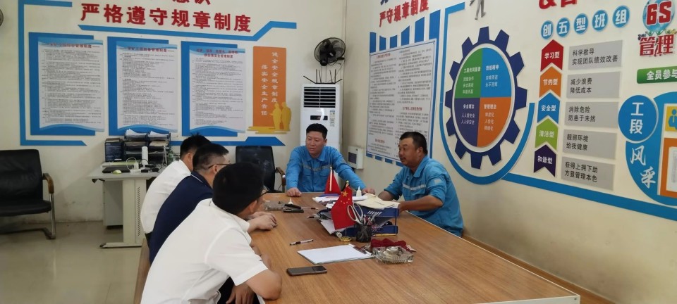 跨越龙8头号玩家万里 智启效劳新程——龙8头号玩家矿岩“效劳万里行”活动走进海螺水泥