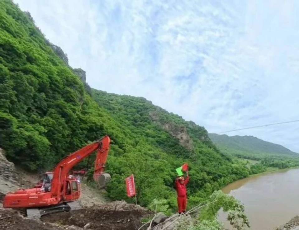 硬核破解“最后一公里”难题，，，，，，，龙8头号玩家智能应抢救援装备助力“应急使命·2025”演习！