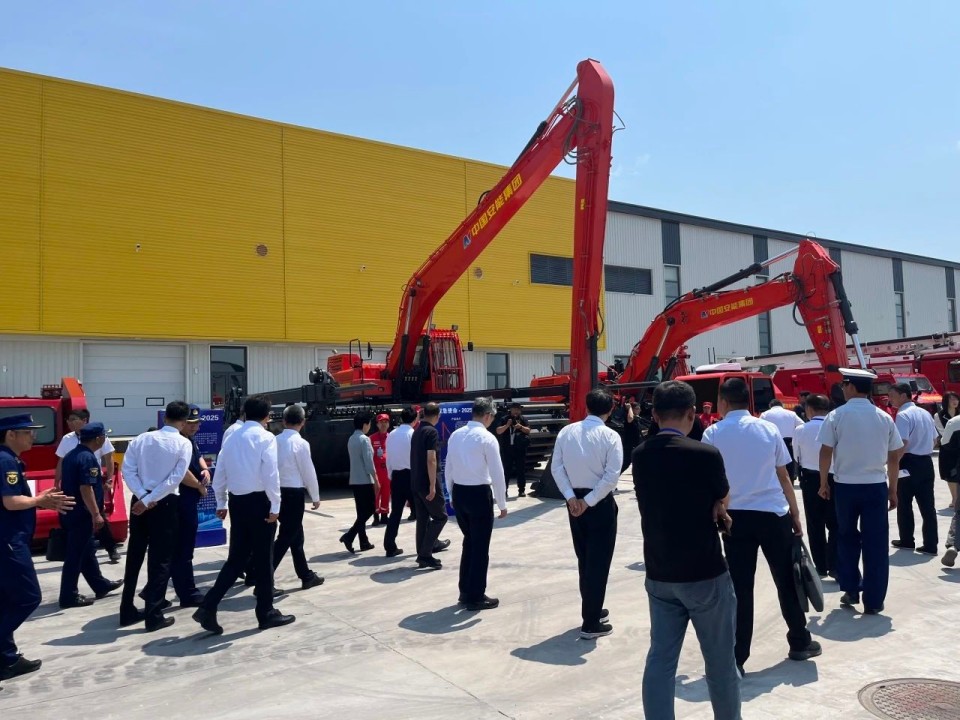 硬核破解“最后一公里”难题，，，，，，，龙8头号玩家智能应抢救援装备助力“应急使命·2025”演习！