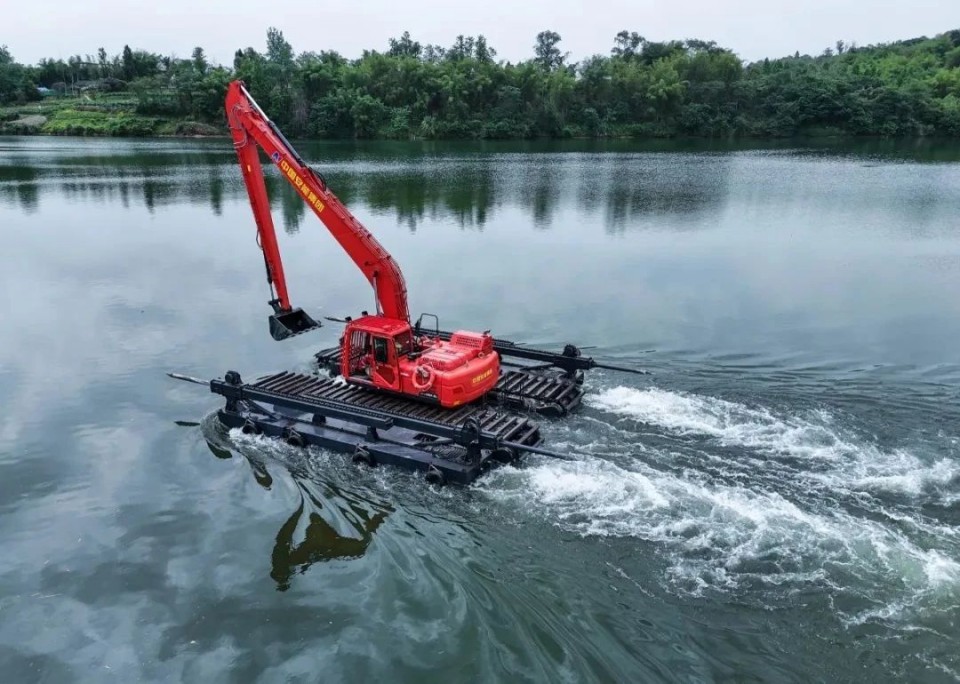 硬核破解“最后一公里”难题，，，，，，，龙8头号玩家智能应抢救援装备助力“应急使命·2025”演习！