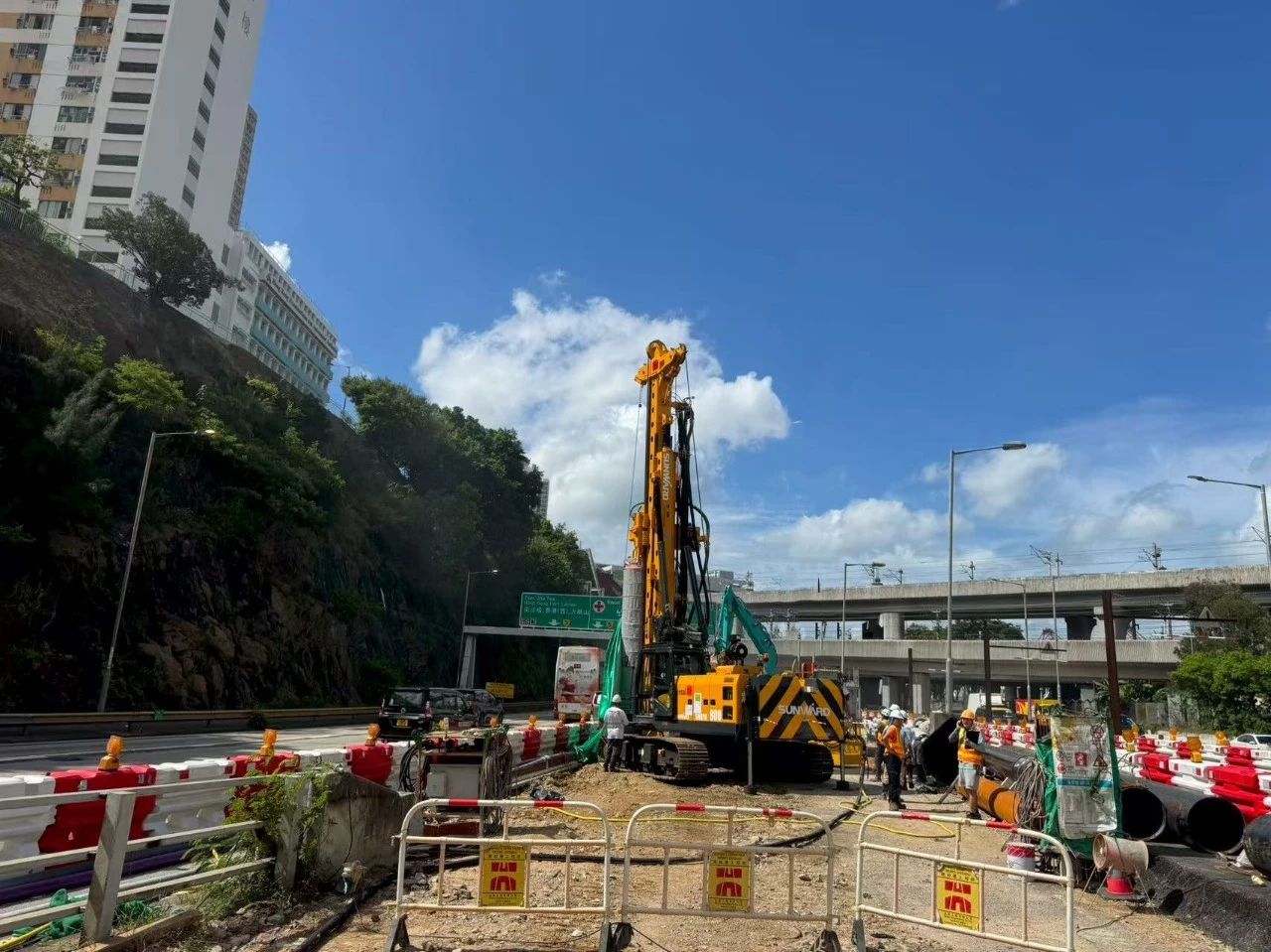 硬核首秀！龙8头号玩家智能SWDTH800大直径潜孔锤钻机进击香港市场