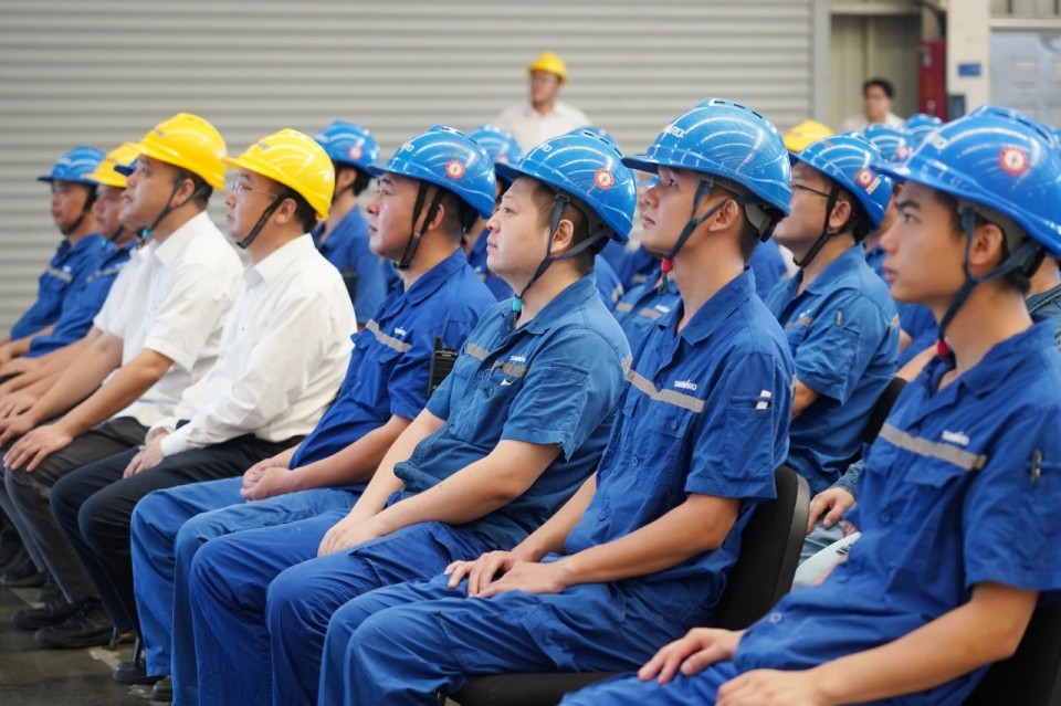 龙8头号玩家智能组织集中收看纪念中国人民抗日战争暨天下反法西斯战争胜利80周年大会