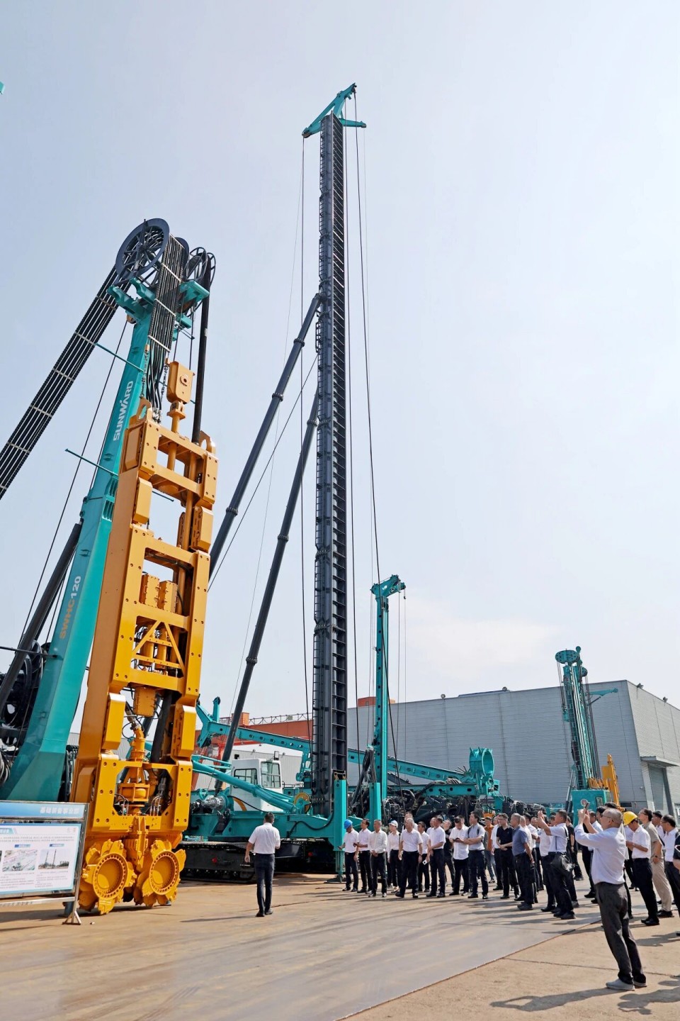 斜井开挖钻护一体化妆备乐成下线，，，，，，，，实现地下工程装备重大突破