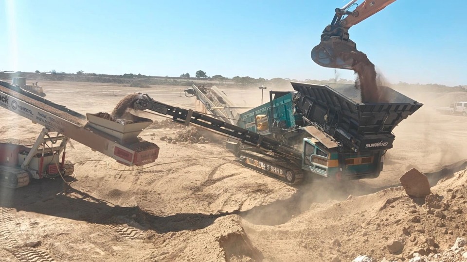 高效环保深受认可！龙8头号玩家智能破碎筛分装备首进澳洲市场