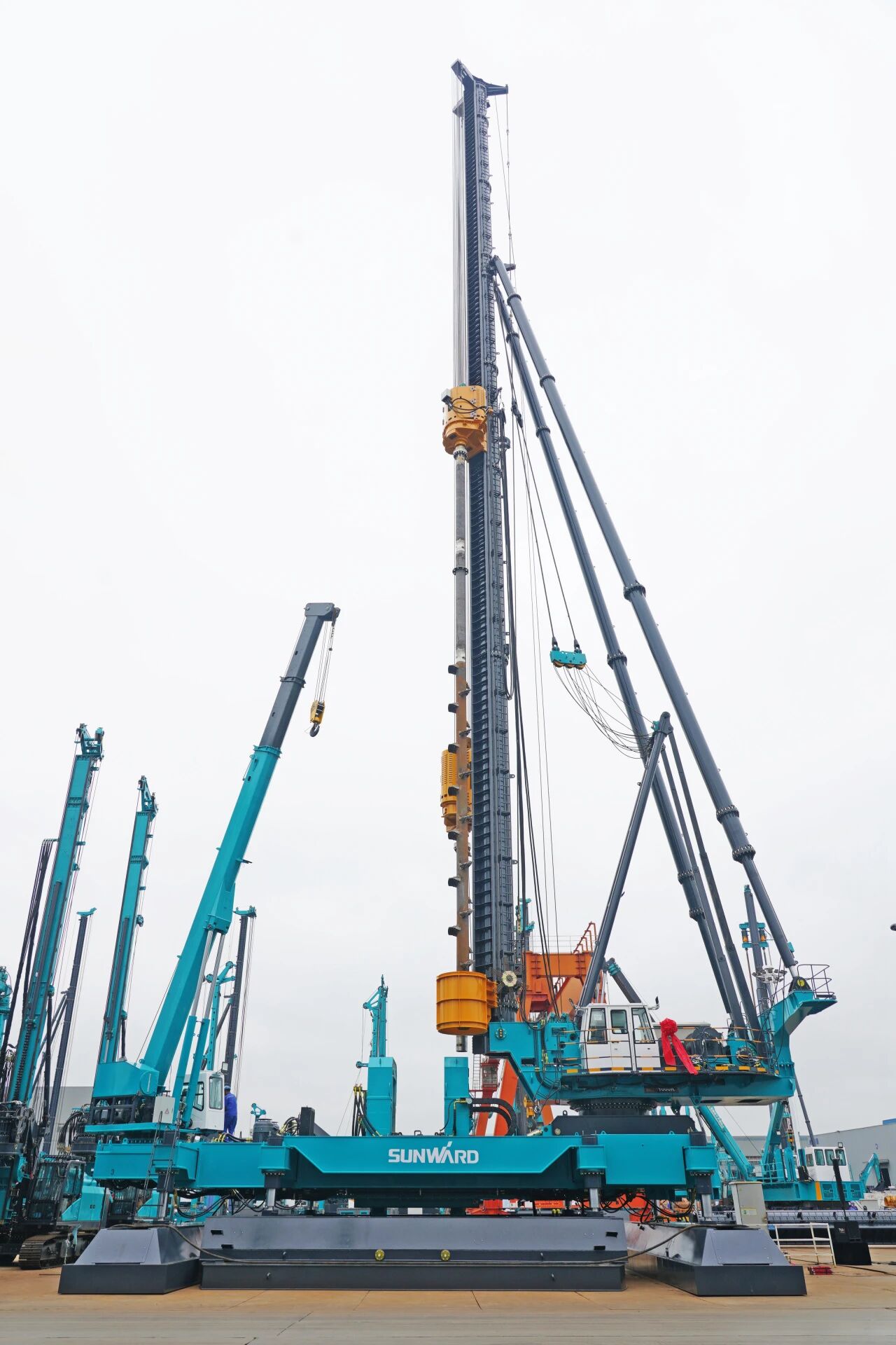 破局深基施工！龙8头号玩家智能搅拌中掘植桩一体机重磅交付