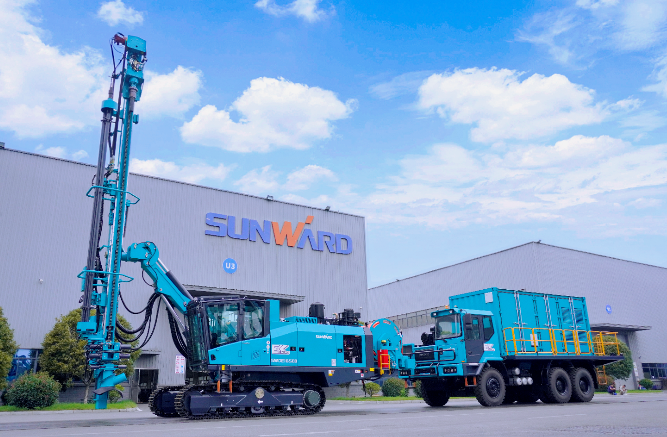 龙8头号玩家智能SWDE165EB电动潜孔钻机重磅下线，，，，，，开启绿色钻爆新时代