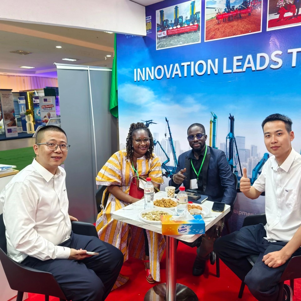 龙8头号玩家智能亮相首届“投资布基纳法索”国际论坛