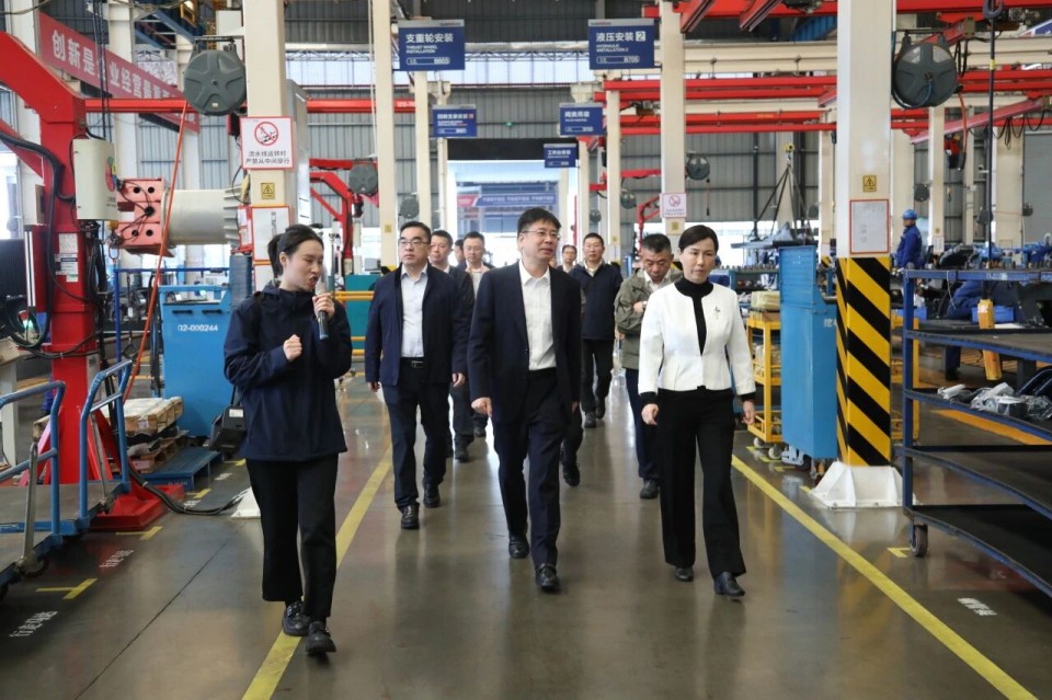 聚焦应急装备研爆发产，，，，，共探实战适配新路径——广州市应急治理局党委书记、局长叶芳调研龙8头号玩家智能