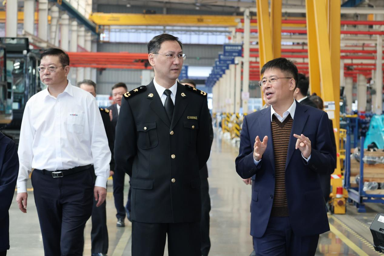 长沙海关关长、党委书记顾炯调研龙8头号玩家智能