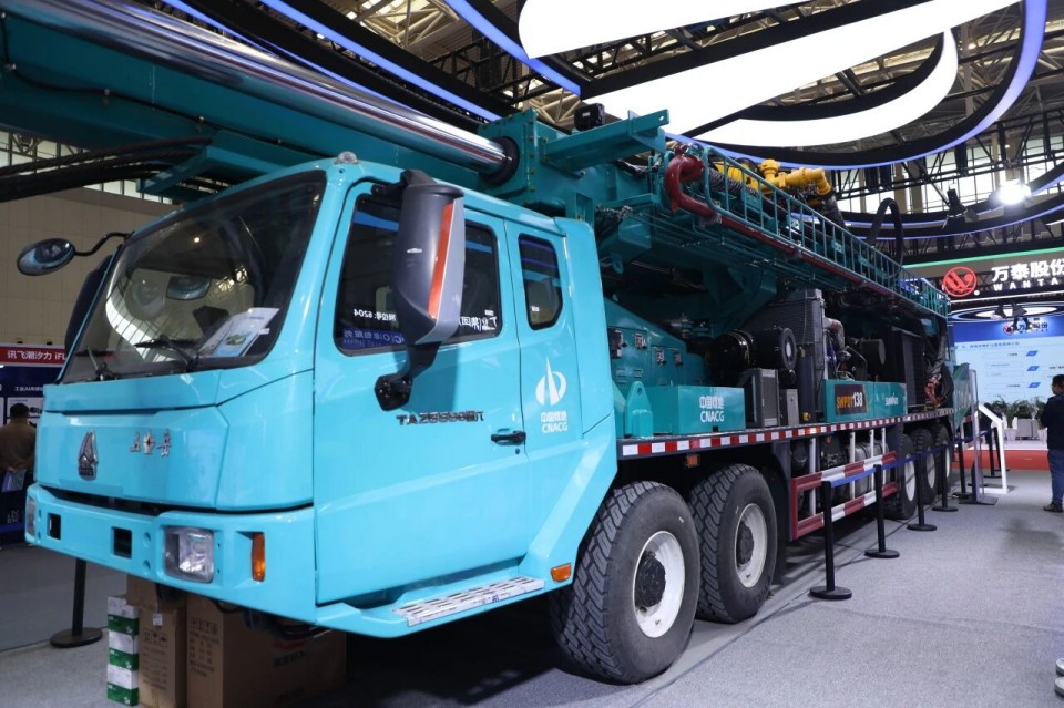 “地勘装备能力提升的重大突破”！龙8头号玩家智能联合中国煤炭地质总局宣布T138车载钻机