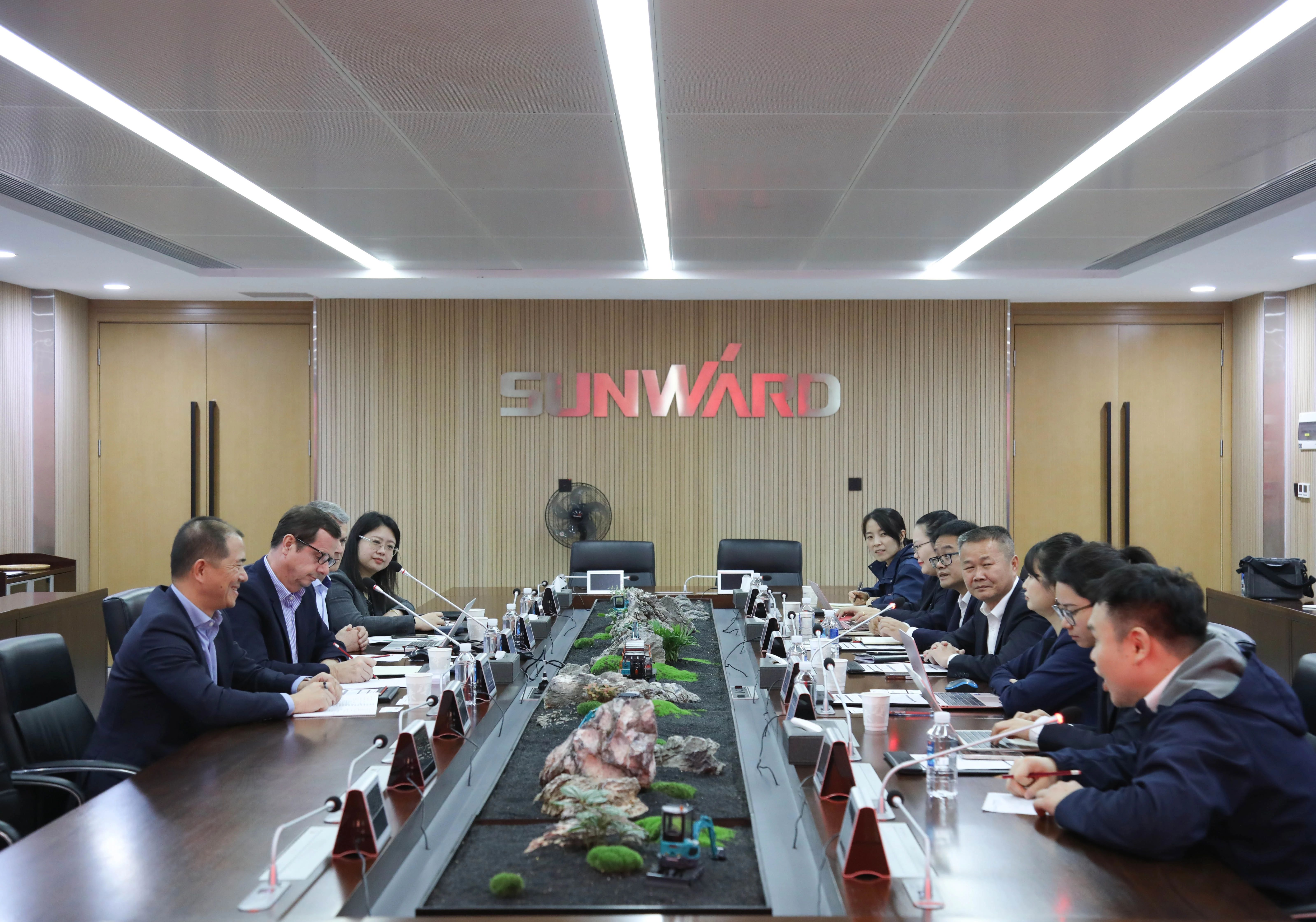 法巴租赁集团到访龙8头号玩家智能，，，，，，，，共拓相助新篇章