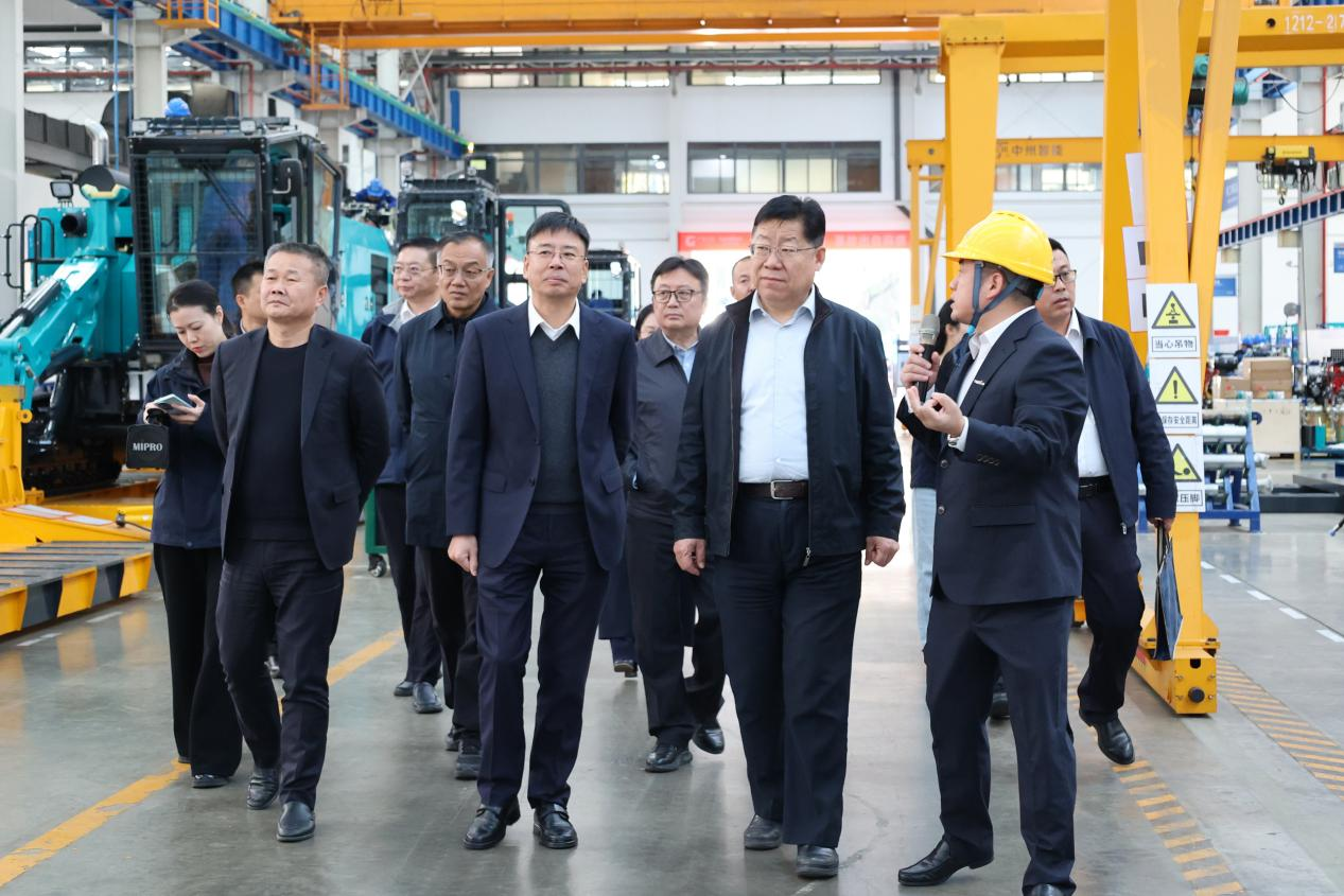 新矿投资集团党委书记、董事长王漠到访龙8头号玩家智能