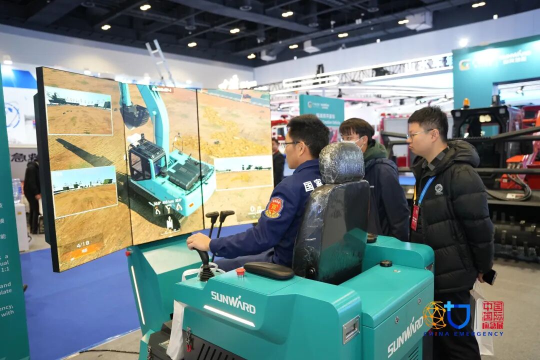 关注！龙8头号玩家特装焦点装备闪灼2025中国国际应急治理展览会