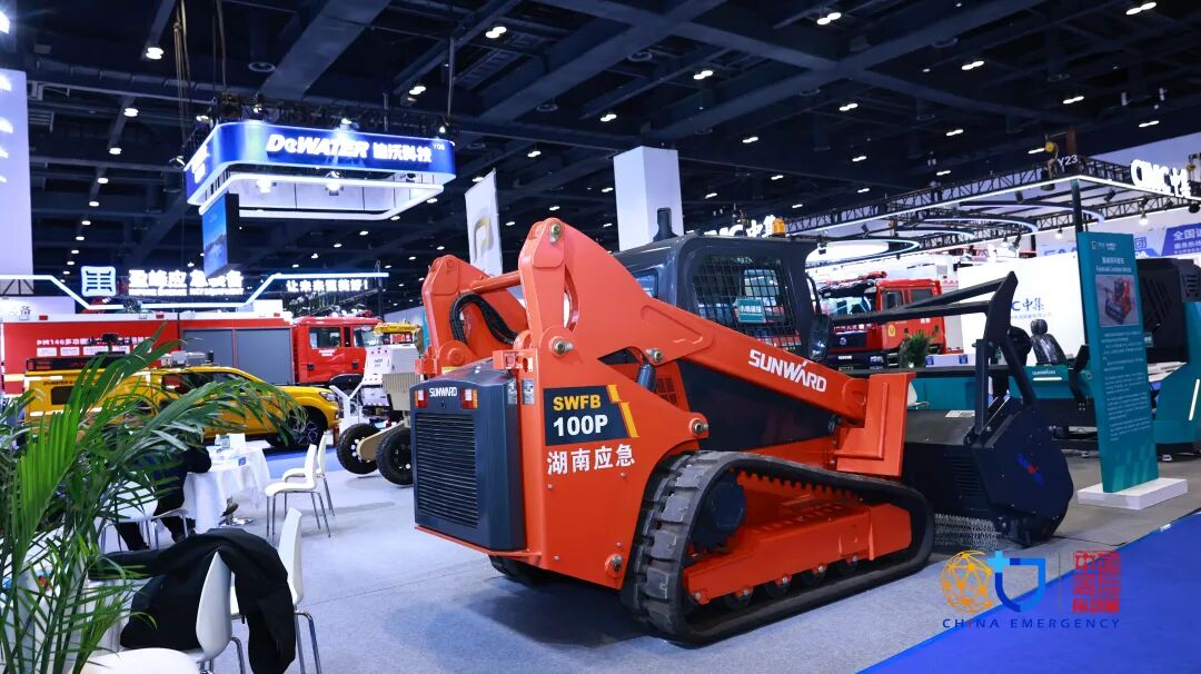 关注！龙8头号玩家特装焦点装备闪灼2025中国国际应急治理展览会